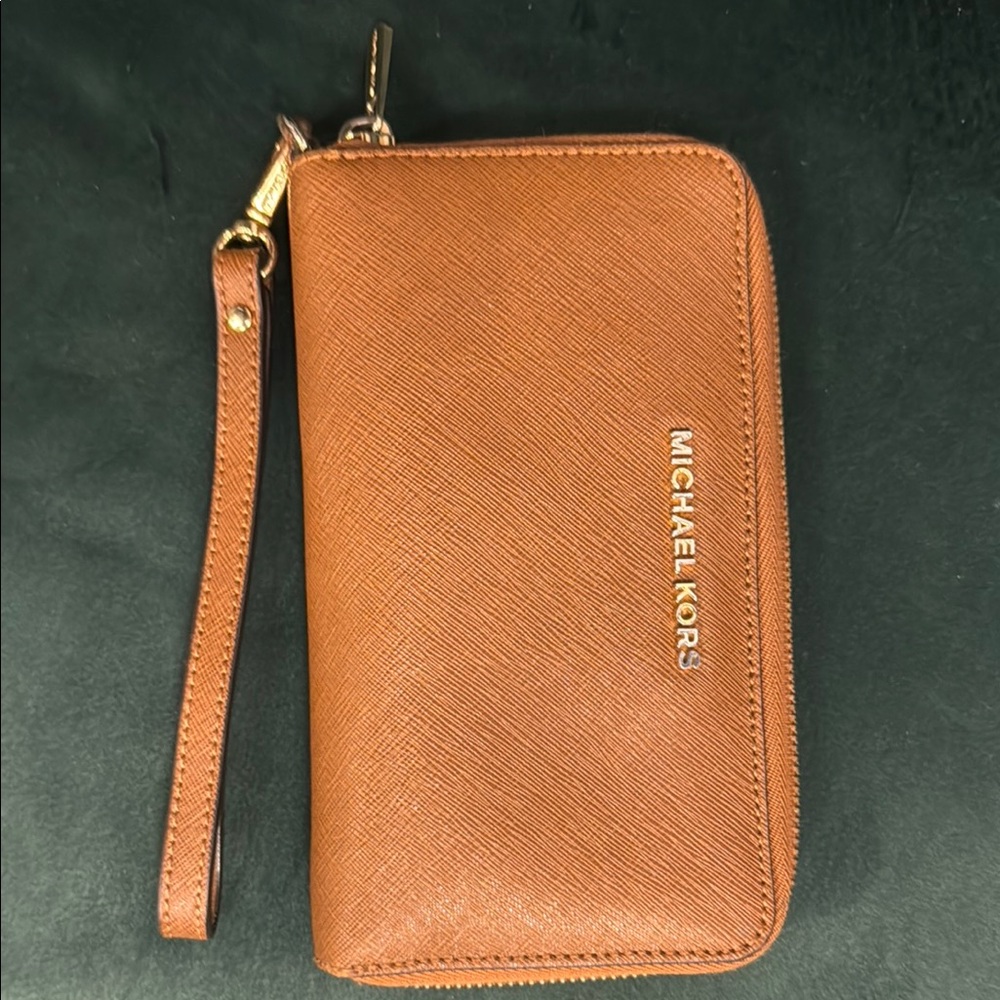 Michael Kors Tan Jet Set Wallet with Gold Accents-Authentic
